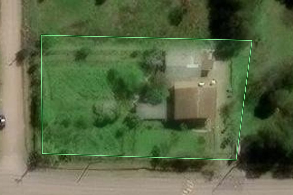Imagem de satélite do imóvel rural em Caxias do Sul (RS), com o contorno declarado no CAR desenhado por cima.