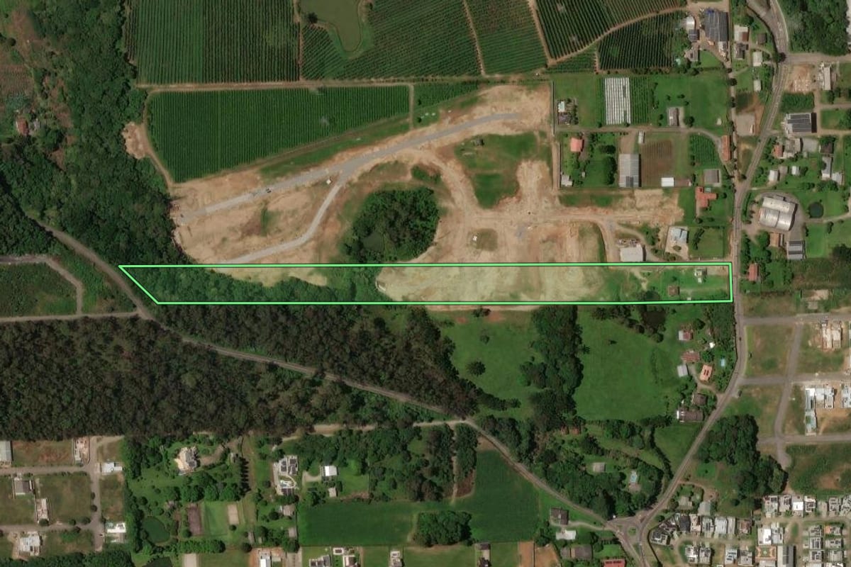 Imagem de satélite do imóvel rural em Caxias do Sul (RS), com o contorno declarado no CAR desenhado por cima.