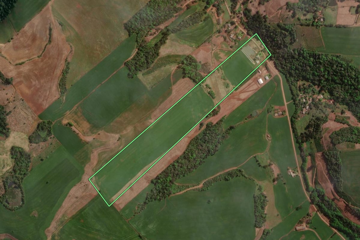 Imagem de satélite do imóvel rural em Centenário (RS), com o contorno declarado no CAR desenhado por cima.