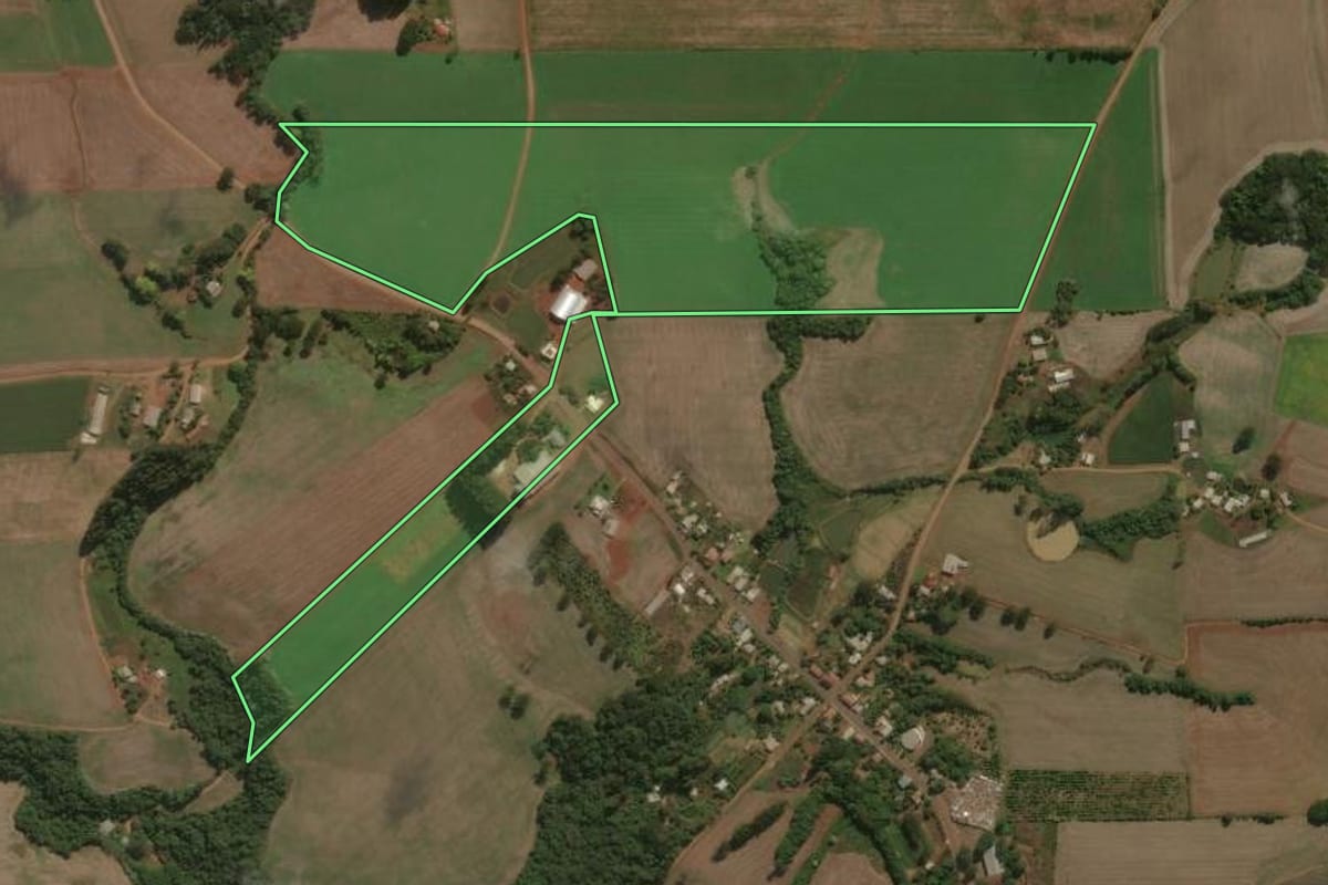Imagem de satélite do imóvel rural em Centenário (RS), com o contorno declarado no CAR desenhado por cima.