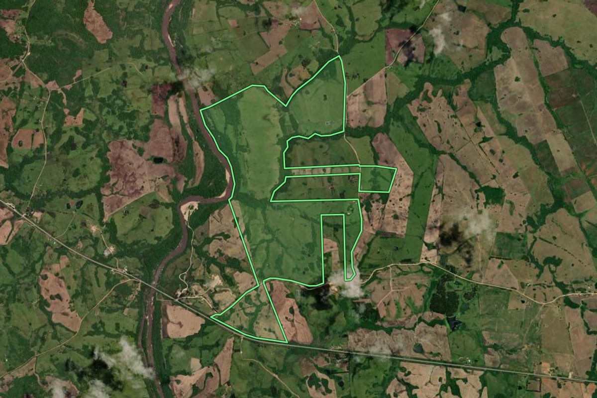 Imagem de satélite do imóvel rural em Cerrito (RS), com o contorno declarado no CAR desenhado por cima.