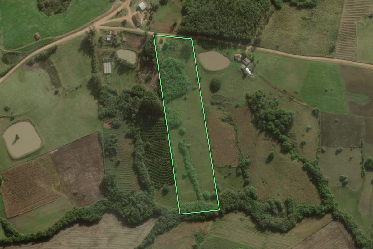 Imagem de satélite do imóvel rural em Cerrito (RS), com o contorno declarado no CAR desenhado por cima.