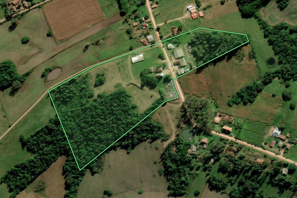 Imagem de satélite do imóvel rural em Cerrito (RS), com o contorno declarado no CAR desenhado por cima.