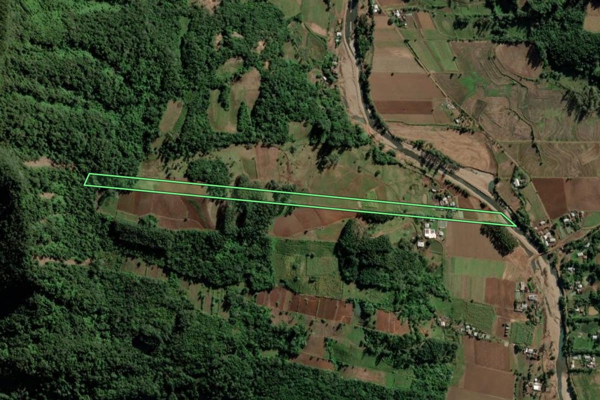 Imagem de satélite do imóvel rural em Cerro Branco (RS), com o contorno declarado no CAR desenhado por cima.
