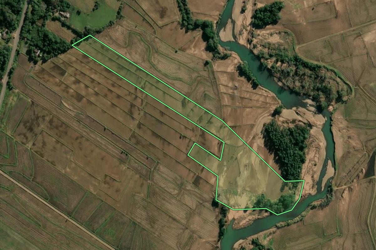 Imagem de satélite do imóvel rural em Cerro Branco (RS), com o contorno declarado no CAR desenhado por cima.