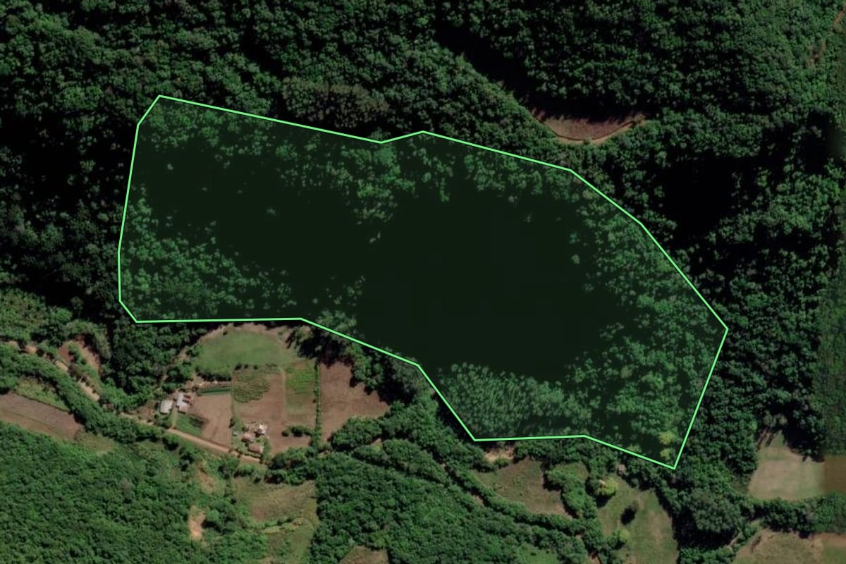 Imagem de satélite do imóvel rural em Cerro Branco (RS), com o contorno declarado no CAR desenhado por cima.