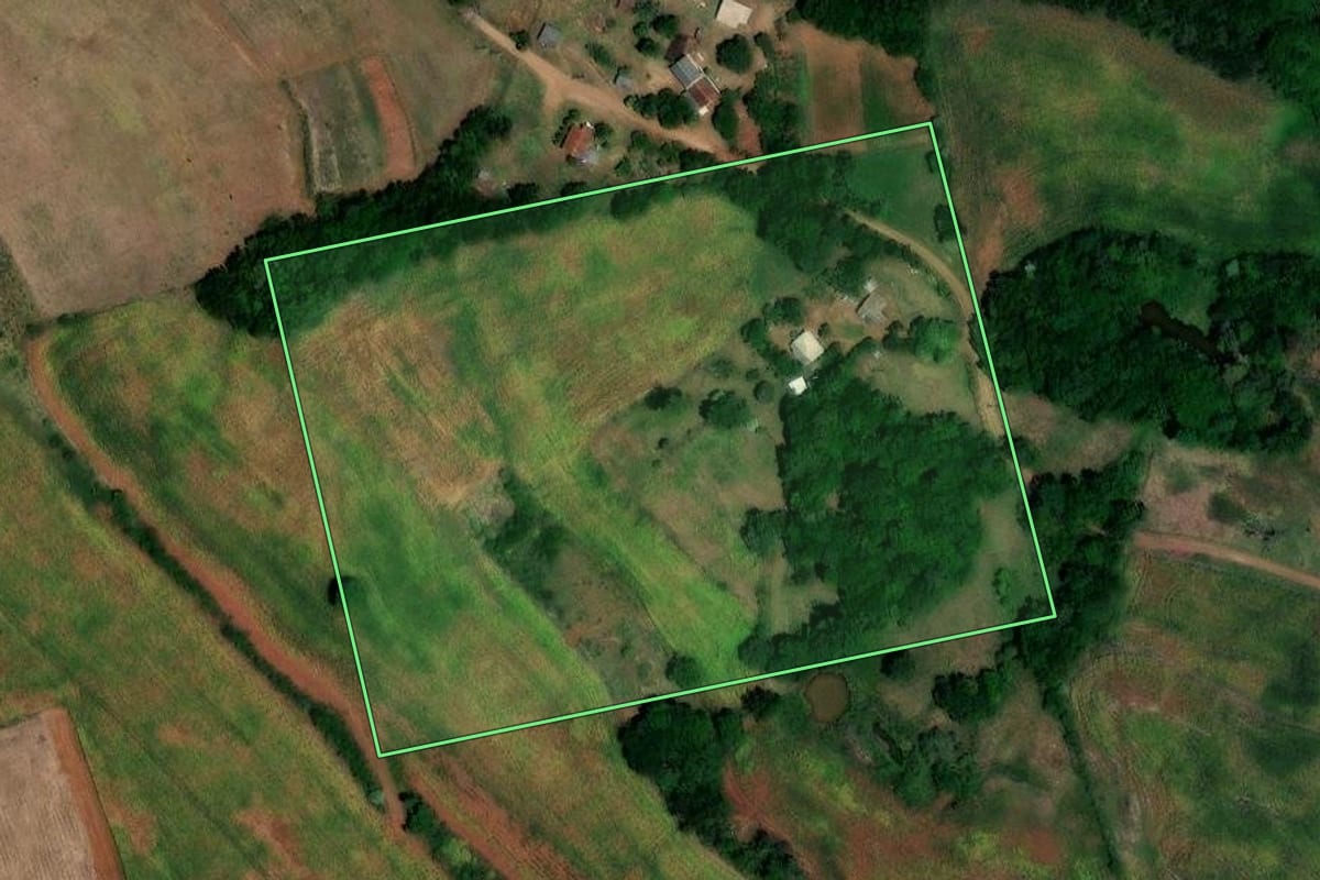 Imagem de satélite do imóvel rural em Cerro Grande (RS), com o contorno declarado no CAR desenhado por cima.