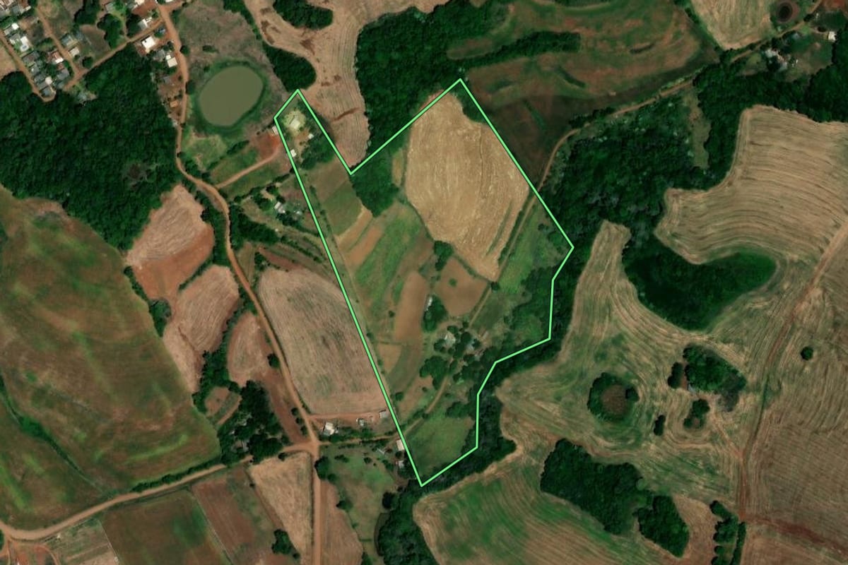 Imagem de satélite do imóvel rural em Cerro Grande (RS), com o contorno declarado no CAR desenhado por cima.