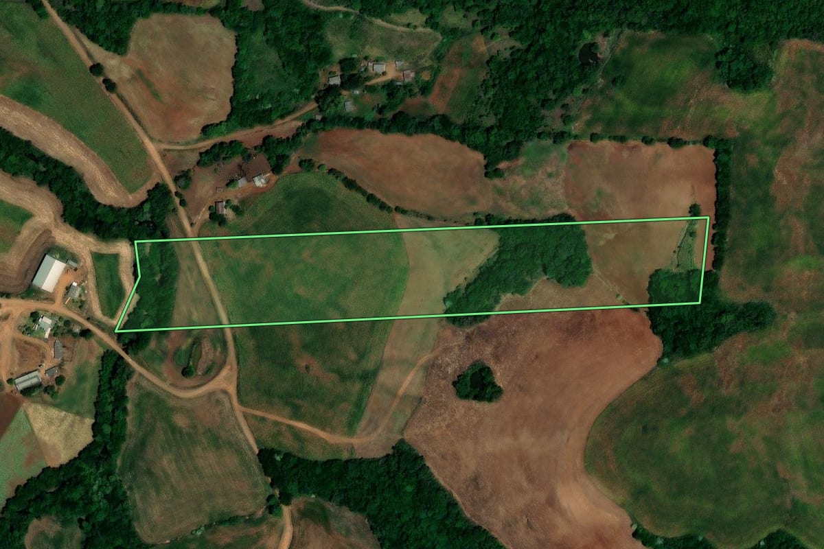 Imagem de satélite do imóvel rural em Cerro Grande (RS), com o contorno declarado no CAR desenhado por cima.