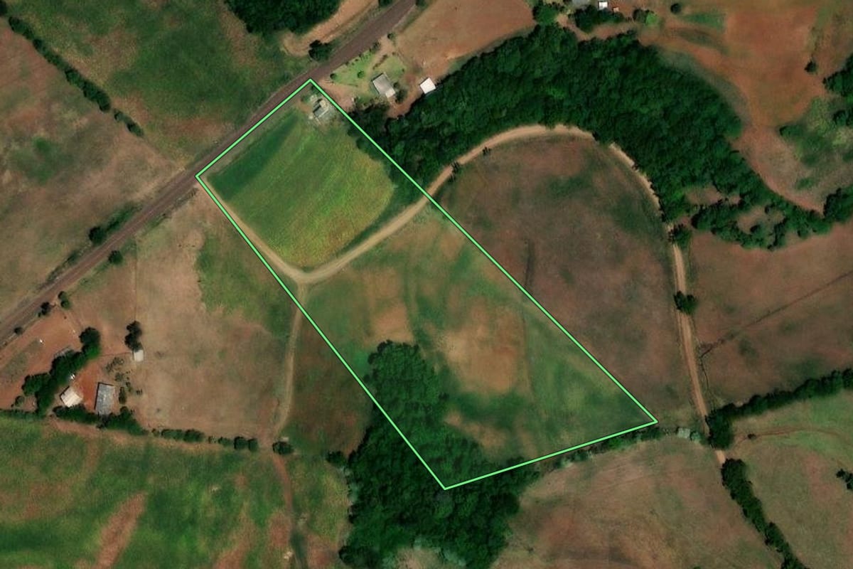 Imagem de satélite do imóvel rural em Cerro Grande (RS), com o contorno declarado no CAR desenhado por cima.