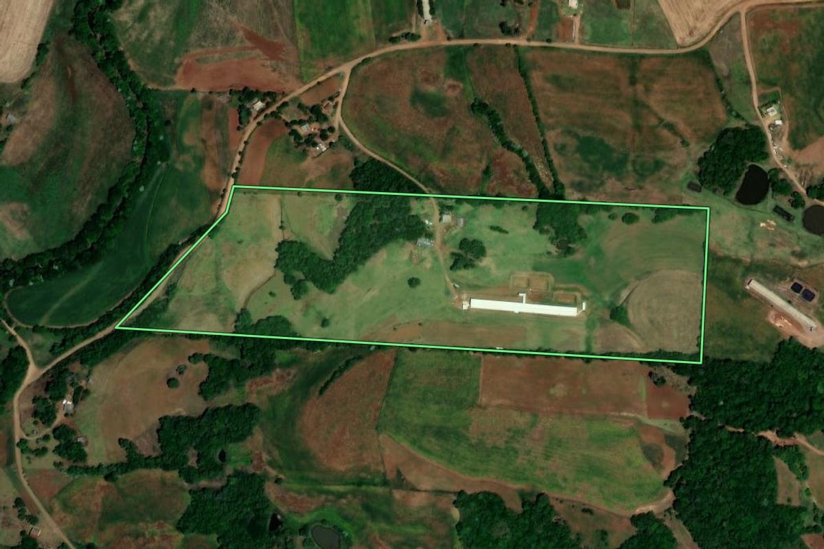 Imagem de satélite do imóvel rural em Cerro Grande (RS), com o contorno declarado no CAR desenhado por cima.