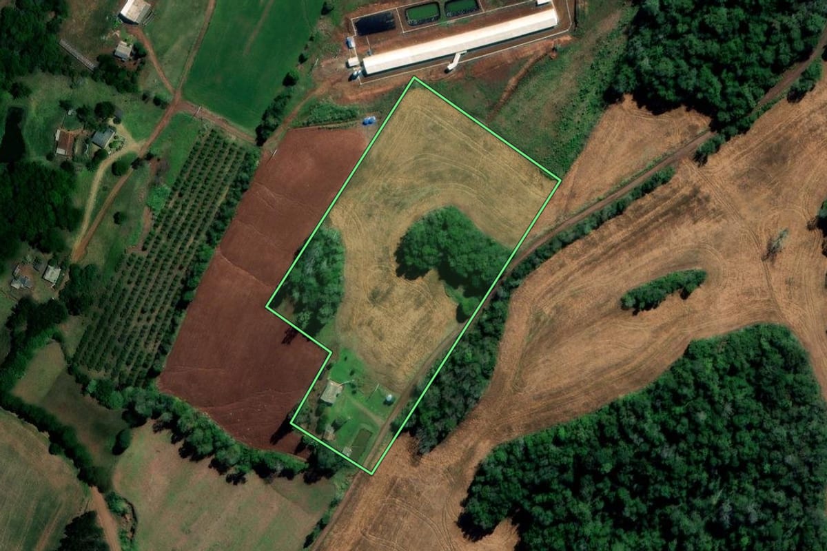 Imagem de satélite do imóvel rural em Cerro Grande (RS), com o contorno declarado no CAR desenhado por cima.