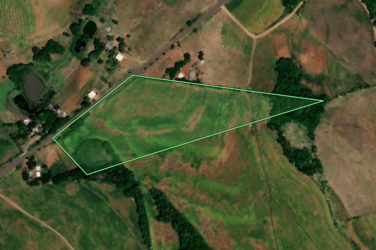 Imagem de satélite do imóvel rural em Cerro Grande (RS), com o contorno declarado no CAR desenhado por cima.