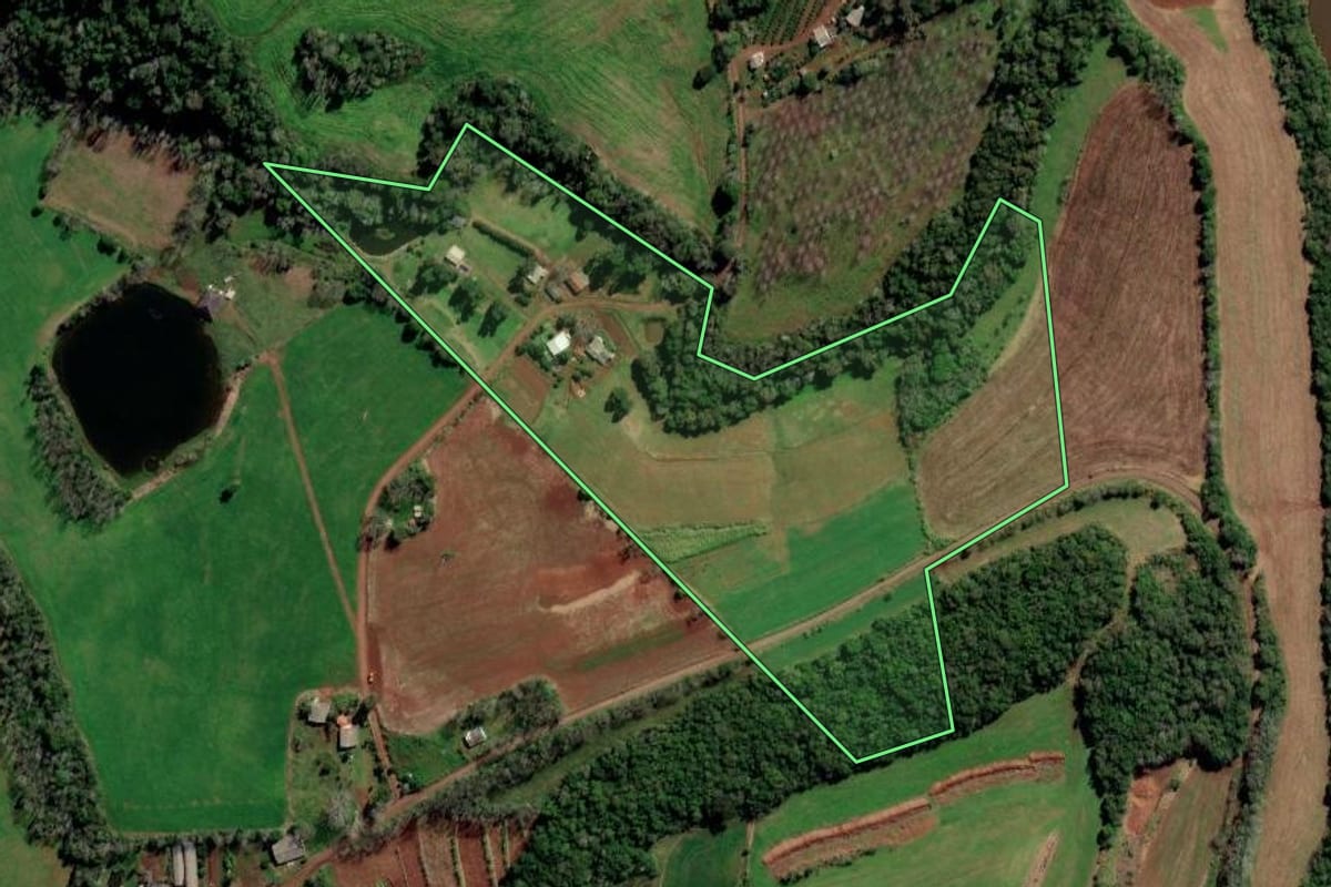 Imagem de satélite do imóvel rural em Cerro Grande (RS), com o contorno declarado no CAR desenhado por cima.
