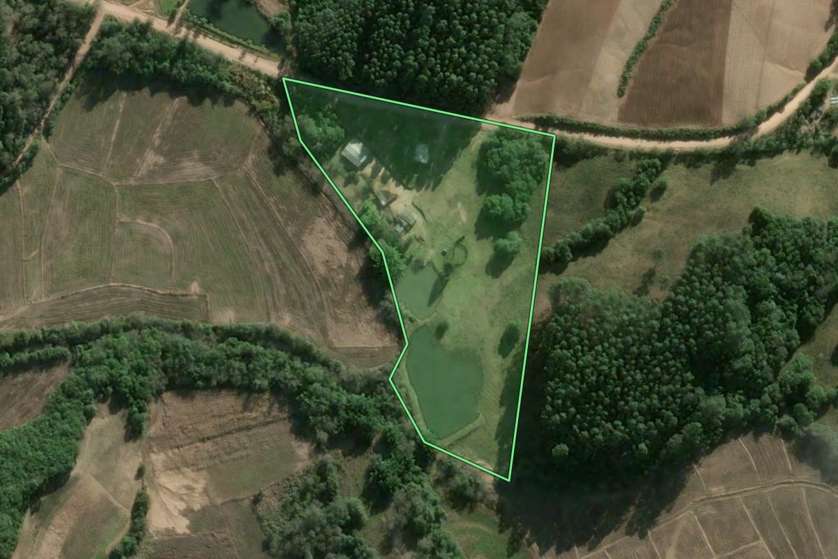 Imagem de satélite do imóvel rural em Cerro Grande do Sul (RS), com o contorno declarado no CAR desenhado por cima.