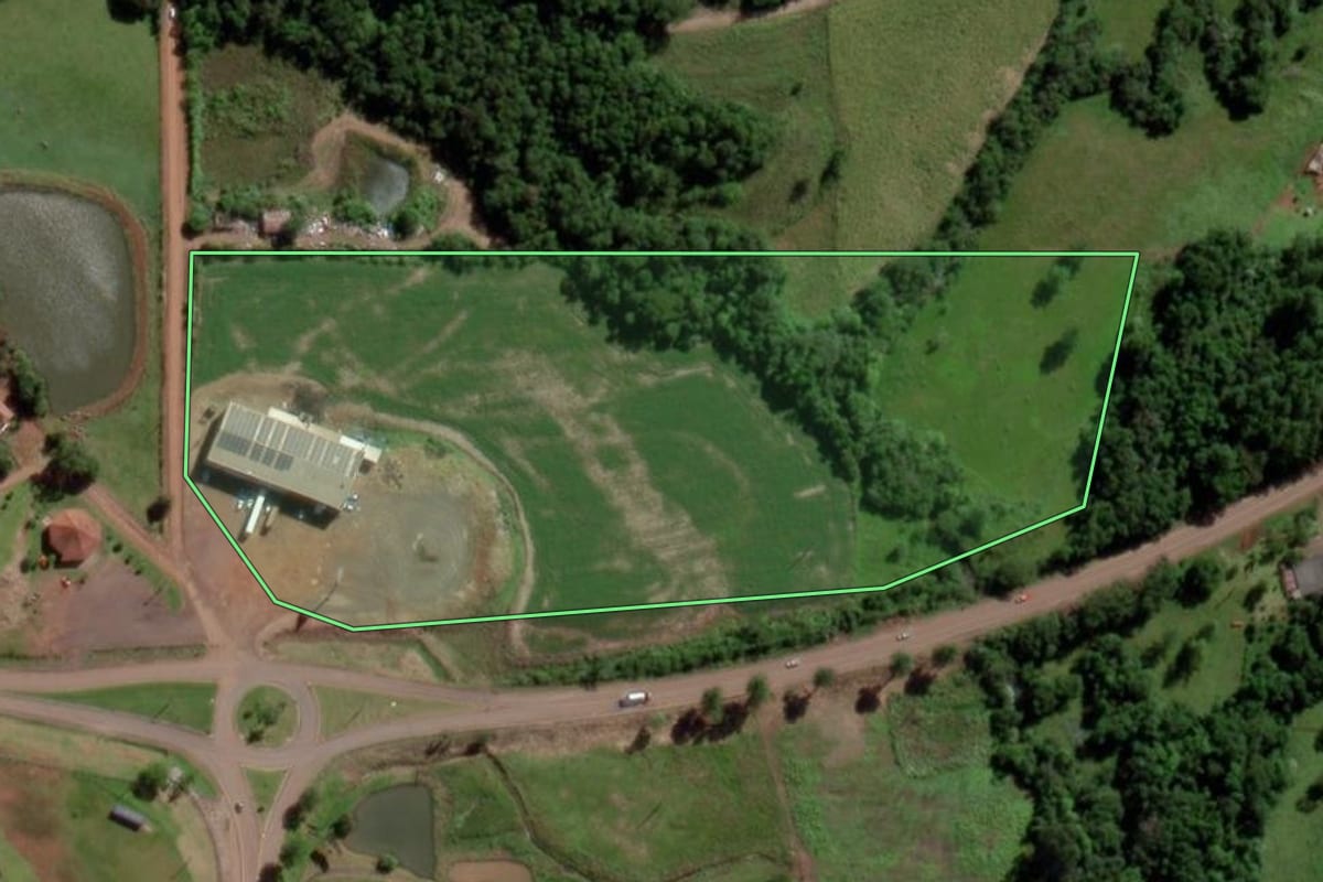 Imagem de satélite do imóvel rural em Cerro Largo (RS), com o contorno declarado no CAR desenhado por cima.