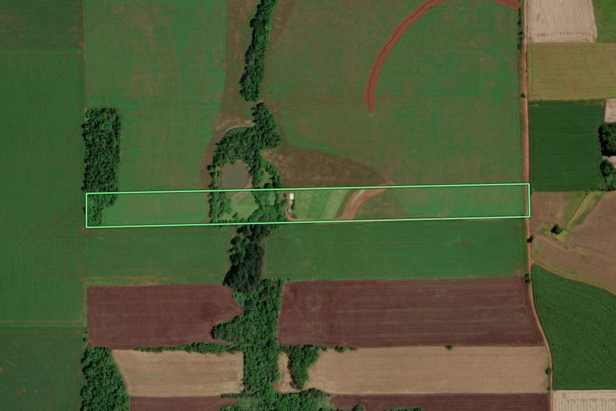 Imagem de satélite do imóvel rural em Cerro Largo (RS), com o contorno declarado no CAR desenhado por cima.