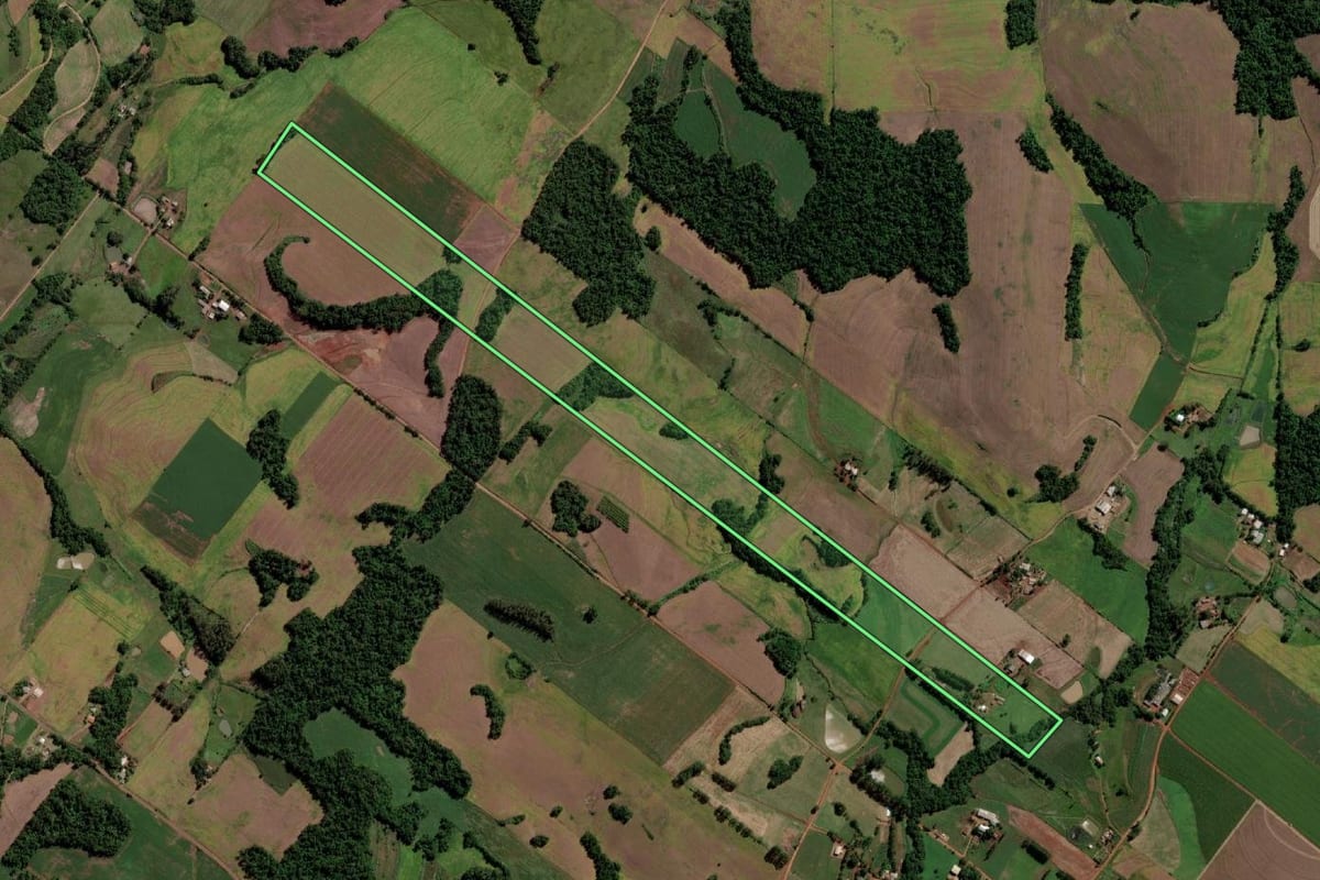 Imagem de satélite do imóvel rural em Cerro Largo (RS), com o contorno declarado no CAR desenhado por cima.