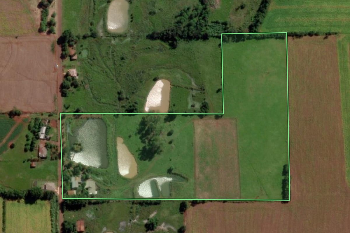 Imagem de satélite do imóvel rural em Cerro Largo (RS), com o contorno declarado no CAR desenhado por cima.