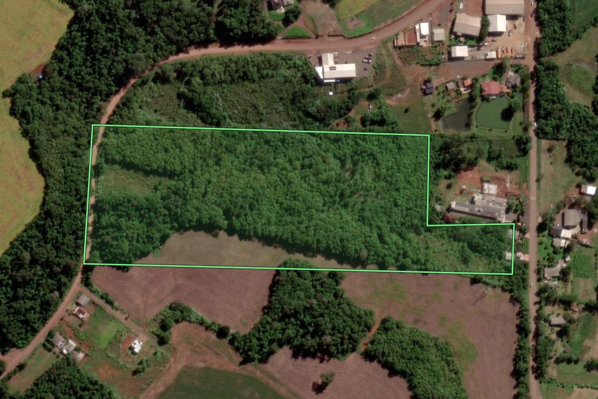 Imagem de satélite do imóvel rural em Cerro Largo (RS), com o contorno declarado no CAR desenhado por cima.
