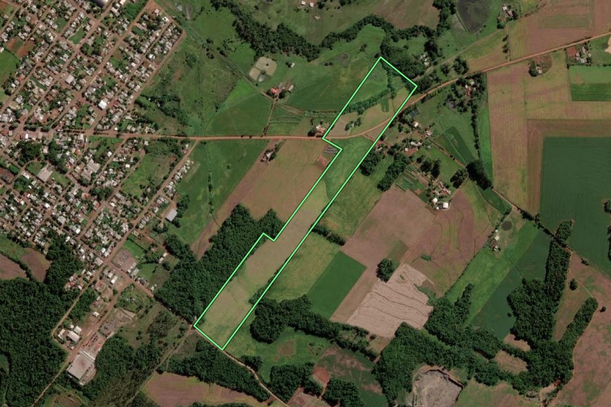 Imagem de satélite do imóvel rural em Cerro Largo (RS), com o contorno declarado no CAR desenhado por cima.