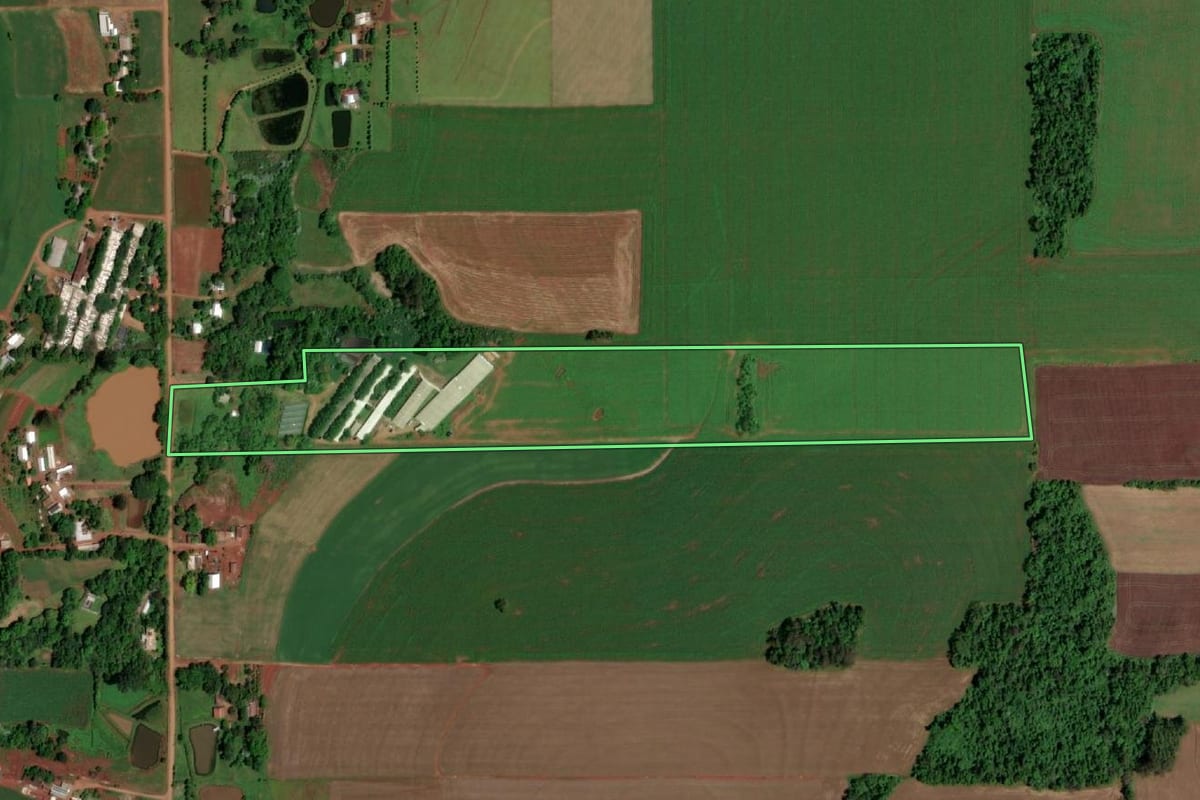 Imagem de satélite do imóvel rural em Cerro Largo (RS), com o contorno declarado no CAR desenhado por cima.