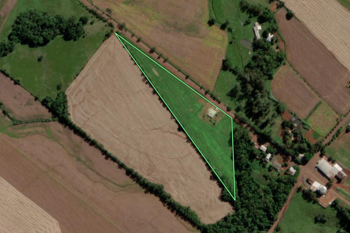 Imagem de satélite do imóvel rural em Cerro Largo (RS), com o contorno declarado no CAR desenhado por cima.
