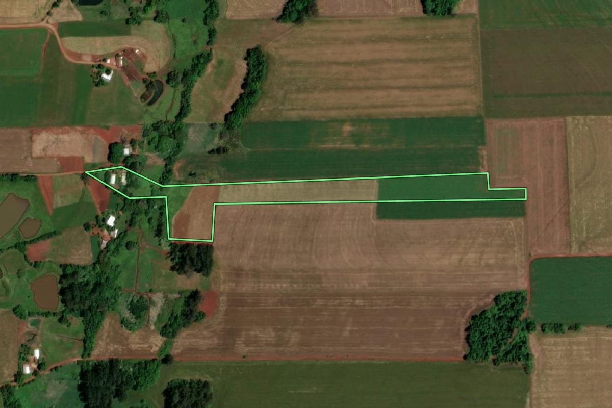 Imagem de satélite do imóvel rural em Cerro Largo (RS), com o contorno declarado no CAR desenhado por cima.