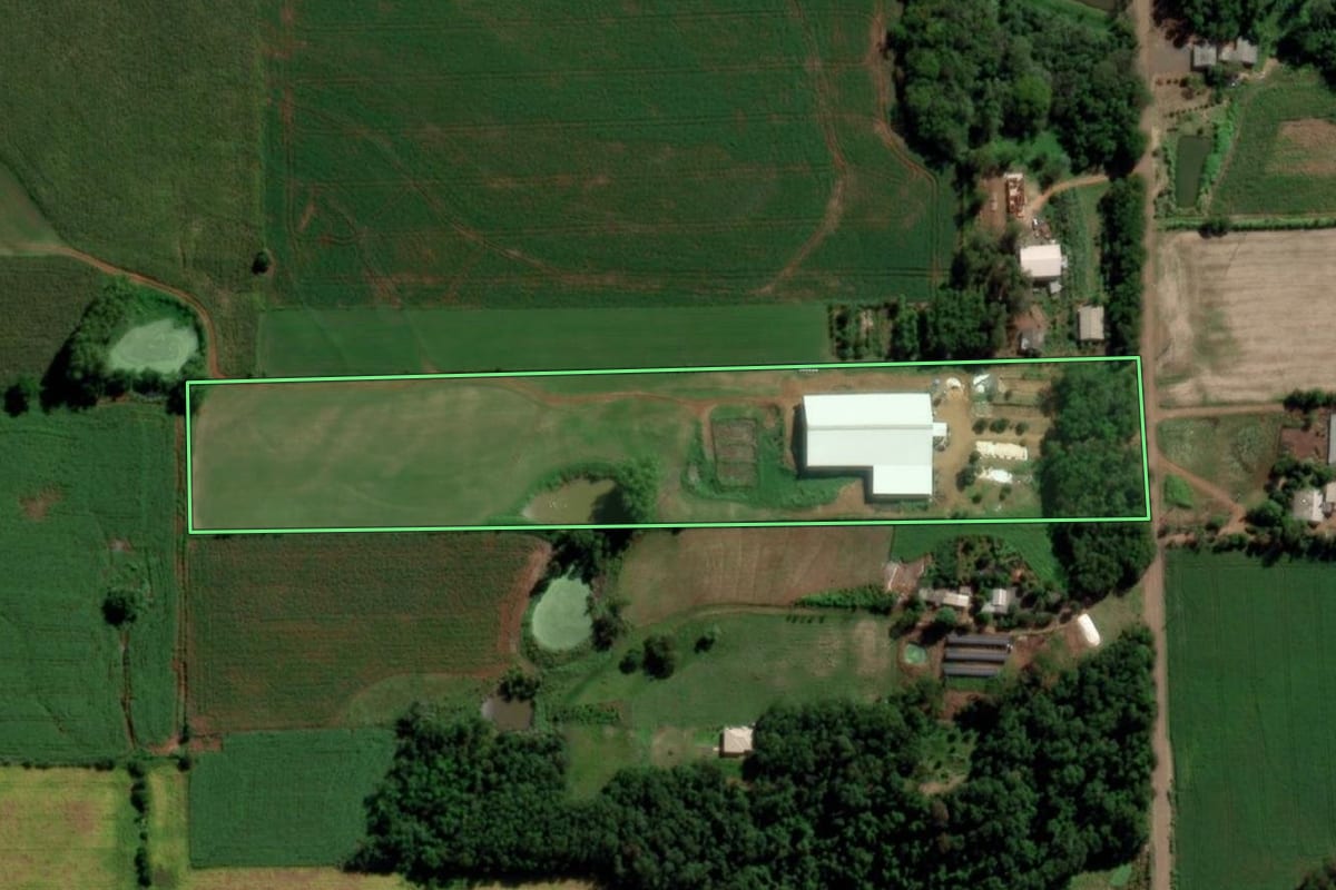 Imagem de satélite do imóvel rural em Cerro Largo (RS), com o contorno declarado no CAR desenhado por cima.