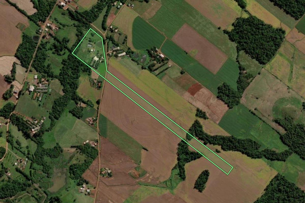 Imagem de satélite do imóvel rural em Cerro Largo (RS), com o contorno declarado no CAR desenhado por cima.