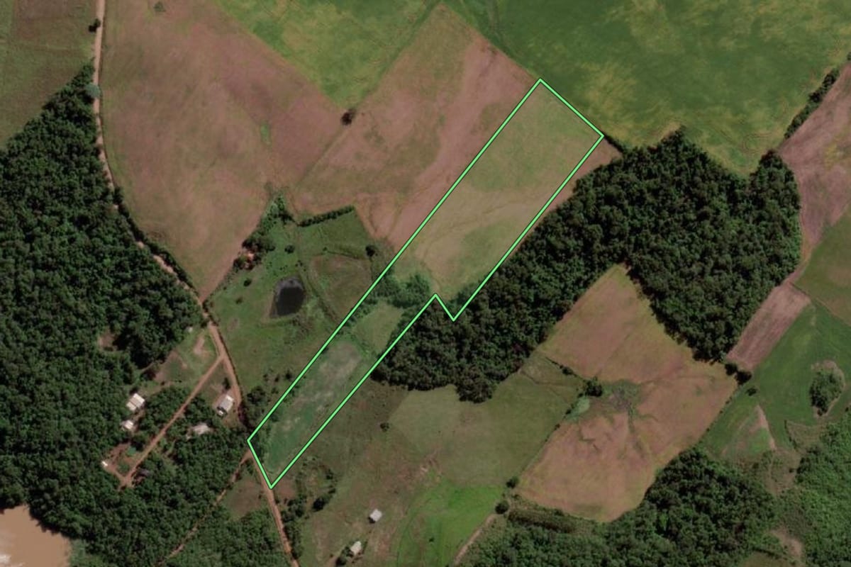 Imagem de satélite do imóvel rural em Cerro Largo (RS), com o contorno declarado no CAR desenhado por cima.