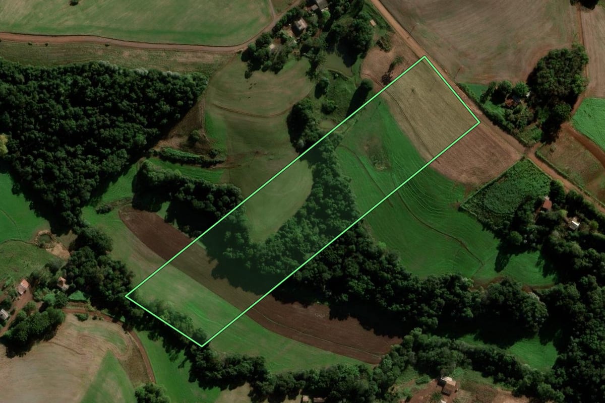 Imagem de satélite do imóvel rural em Chapada (RS), com o contorno declarado no CAR desenhado por cima.