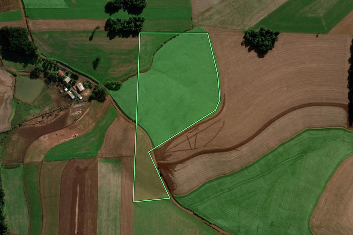 Imagem de satélite do imóvel rural em Chapada (RS), com o contorno declarado no CAR desenhado por cima.