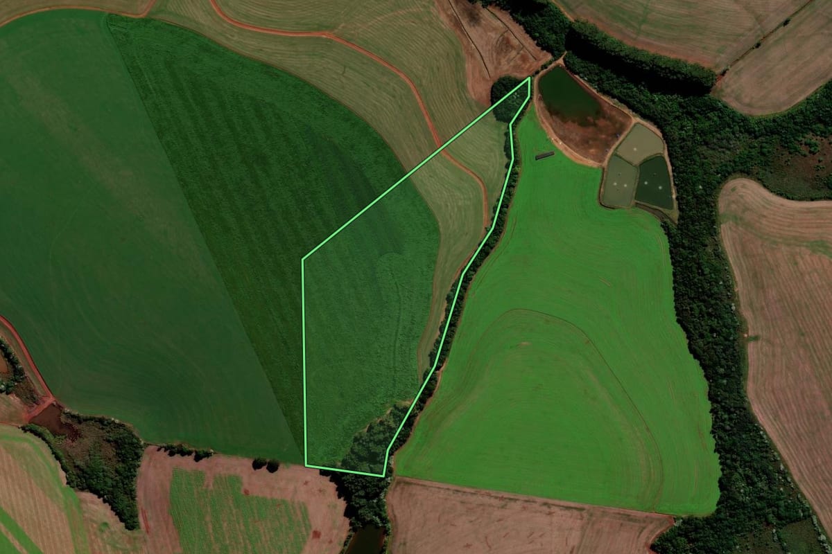 Imagem de satélite do imóvel rural em Chapada (RS), com o contorno declarado no CAR desenhado por cima.
