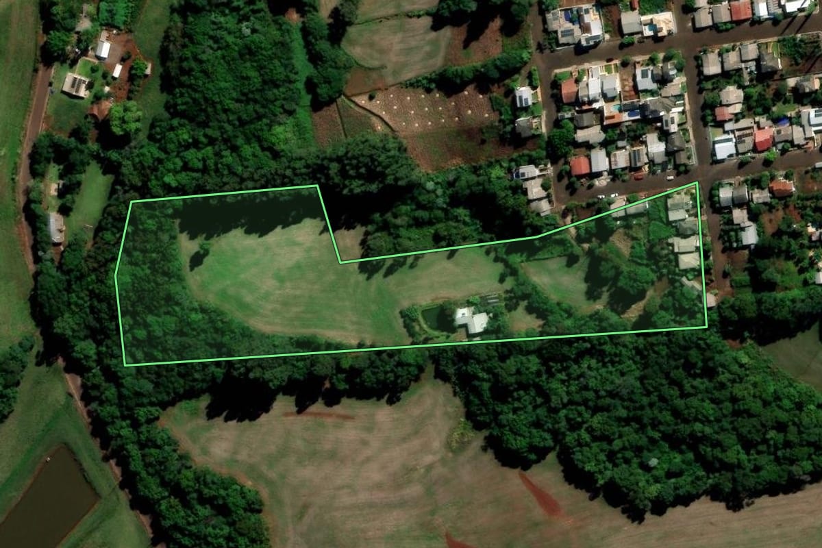 Imagem de satélite do imóvel rural em Chapada (RS), com o contorno declarado no CAR desenhado por cima.