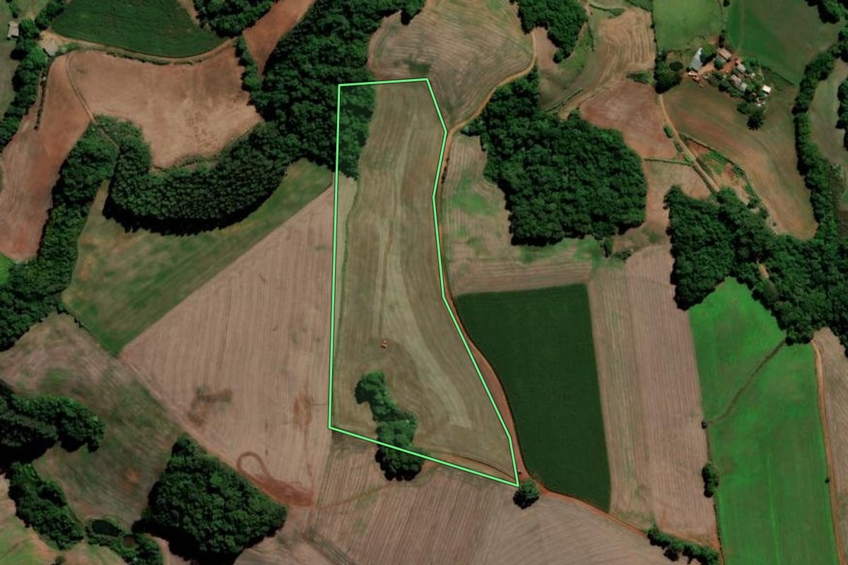 Imagem de satélite do imóvel rural em Chapada (RS), com o contorno declarado no CAR desenhado por cima.