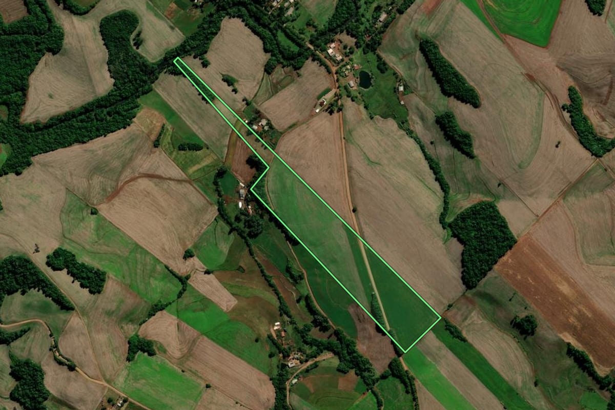 Imagem de satélite do imóvel rural em Chapada (RS), com o contorno declarado no CAR desenhado por cima.