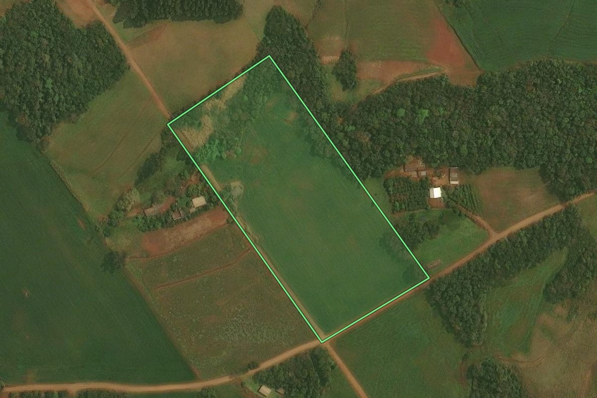 Imagem de satélite do imóvel rural em Chapada (RS), com o contorno declarado no CAR desenhado por cima.