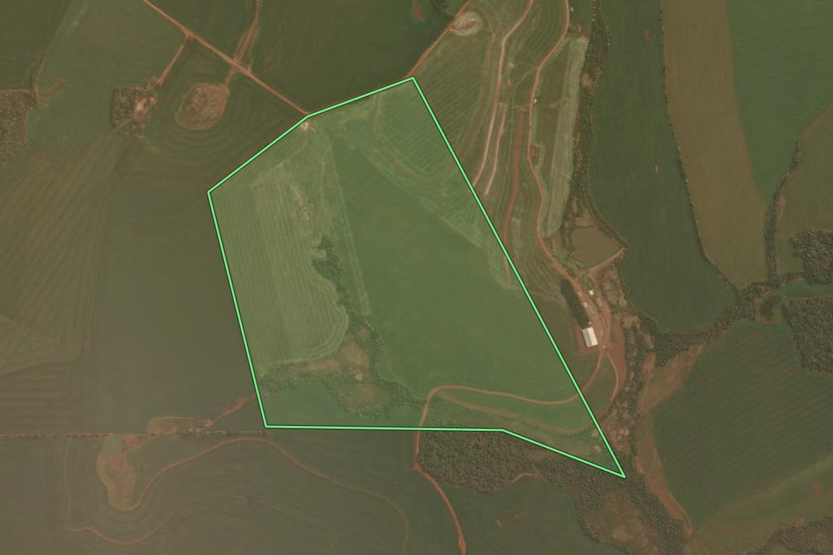 Imagem de satélite do imóvel rural em Chapada (RS), com o contorno declarado no CAR desenhado por cima.