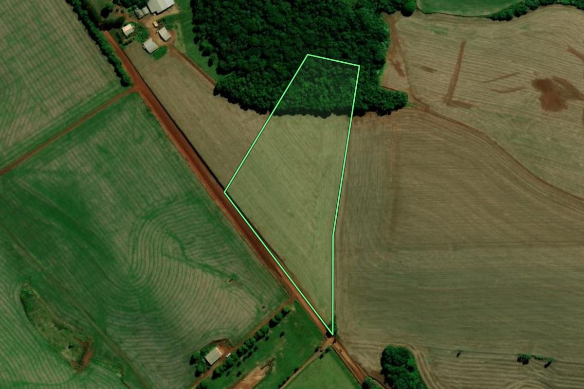 Imagem de satélite do imóvel rural em Chapada (RS), com o contorno declarado no CAR desenhado por cima.