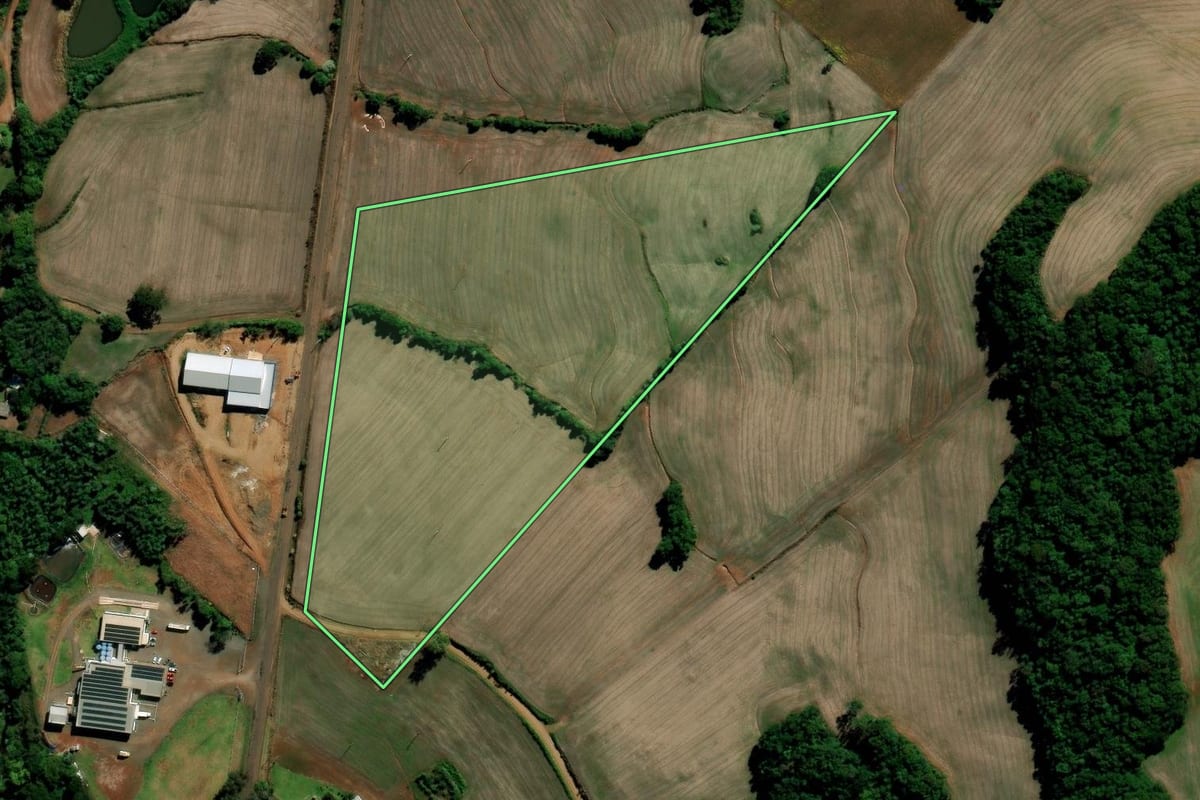 Imagem de satélite do imóvel rural em Chapada (RS), com o contorno declarado no CAR desenhado por cima.
