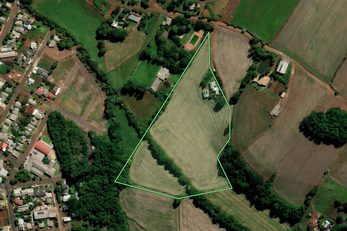 Imagem de satélite do imóvel rural em Chapada (RS), com o contorno declarado no CAR desenhado por cima.