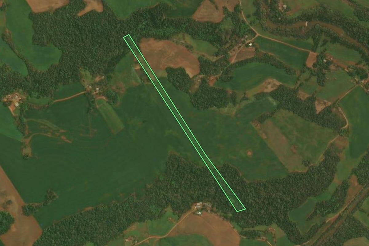 Imagem de satélite do imóvel rural em Chapada (RS), com o contorno declarado no CAR desenhado por cima.