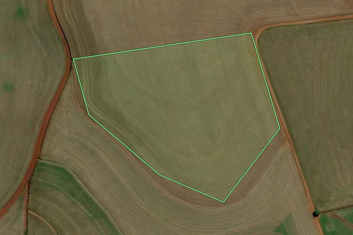 Imagem de satélite do imóvel rural em Chapada (RS), com o contorno declarado no CAR desenhado por cima.