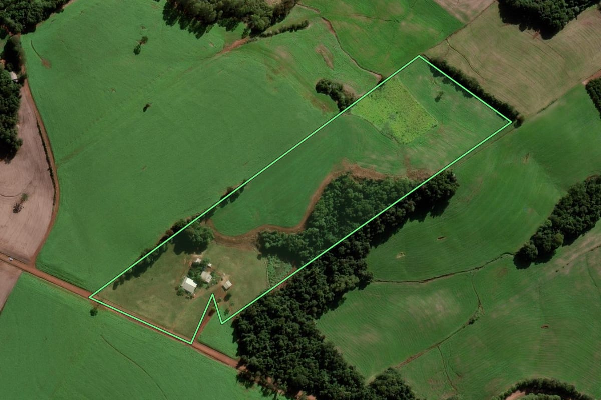 Imagem de satélite do imóvel rural em Chapada (RS), com o contorno declarado no CAR desenhado por cima.