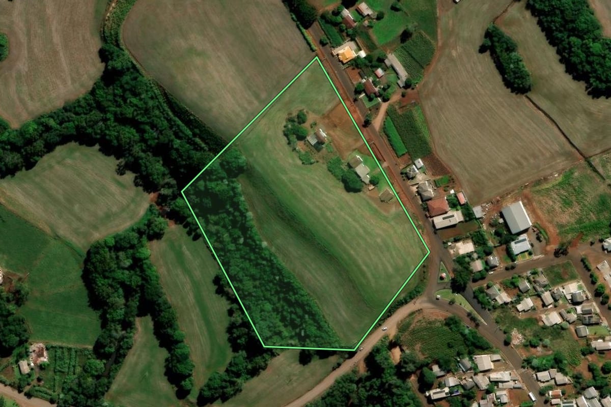 Imagem de satélite do imóvel rural em Chapada (RS), com o contorno declarado no CAR desenhado por cima.