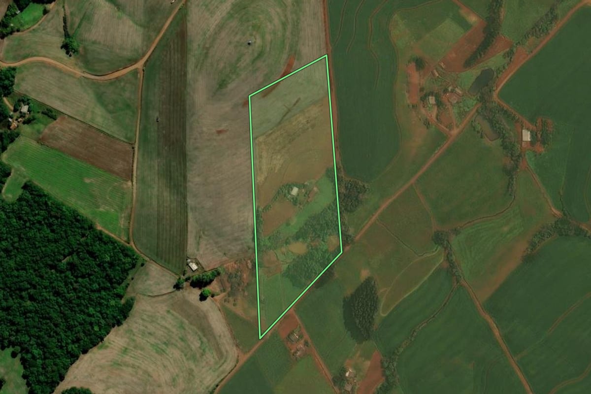 Imagem de satélite do imóvel rural em Chapada (RS), com o contorno declarado no CAR desenhado por cima.