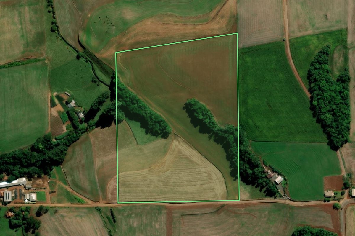 Imagem de satélite do imóvel rural em Chapada (RS), com o contorno declarado no CAR desenhado por cima.
