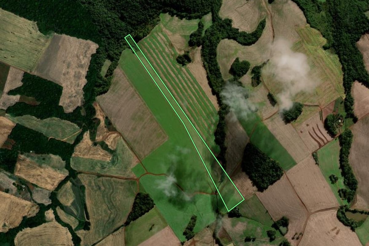 Imagem de satélite do imóvel rural em Chapada (RS), com o contorno declarado no CAR desenhado por cima.