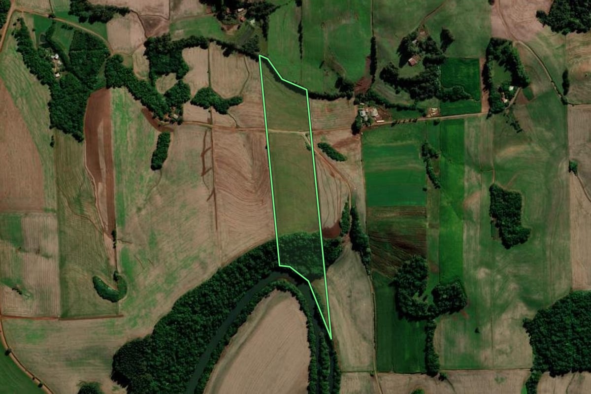 Imagem de satélite do imóvel rural em Chapada (RS), com o contorno declarado no CAR desenhado por cima.